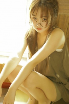 女孩头像只留身材
